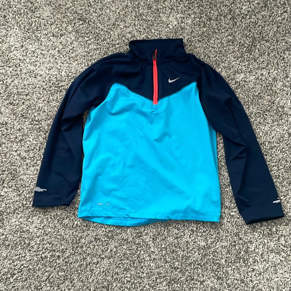 Kids Nike Dri-Fit 1/4 Zip Lightweight Sweatshirt.  Size 7.